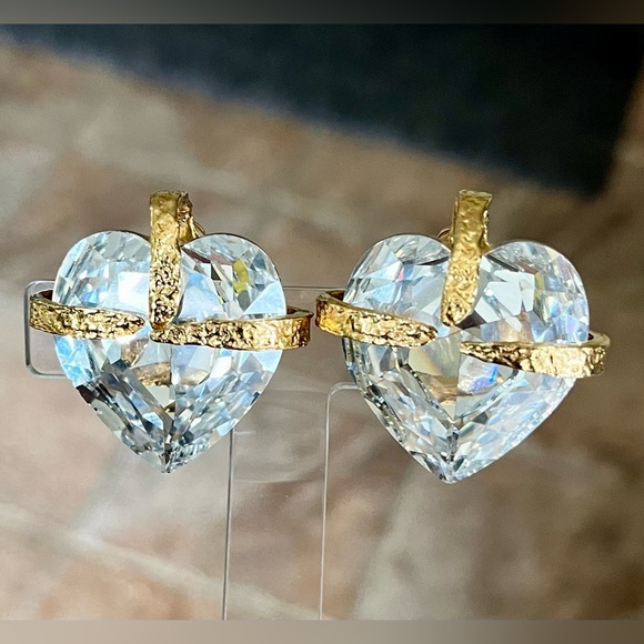 Vintage Crystal Heart GoldTone Hammered Metal ClipOn Earrings Possible J.Janson - Picture 7 of 9